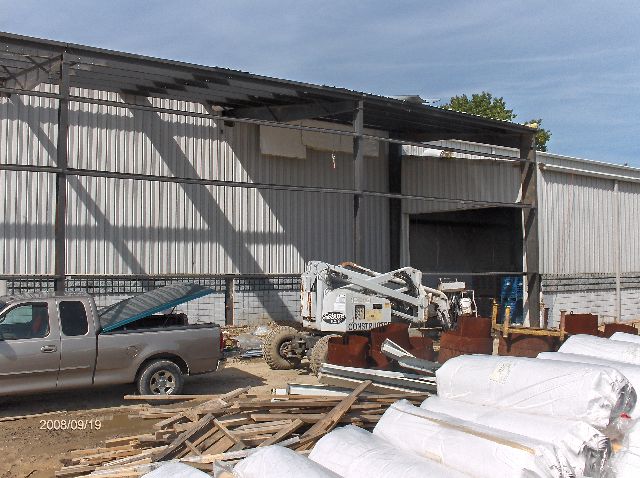 Industrial-Building-Addition_Insatallation-Of-Roof-Panels-And-Soffit-Insulation-ColB1-103-Picture-5