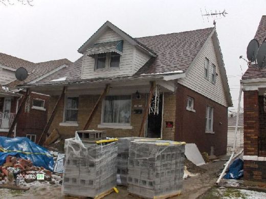 Rehabilitating-A-Foreclosed-House-In-Dearborn-Michigan-Project-OseH1-104-Picture-2